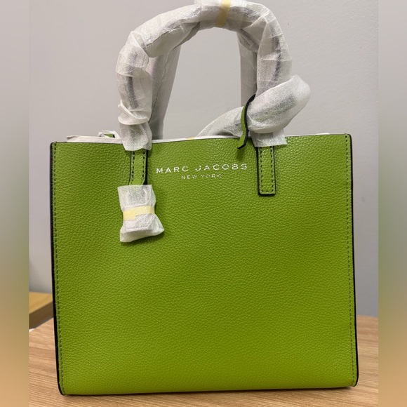 Marc Jacobs Green Pebbled Leather Tote Bag NWT
Easter Bag - Picture 2 of 15